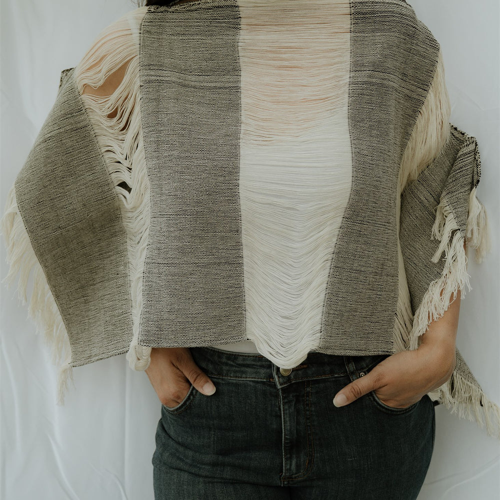 
                  
                    Blusa Calada
                  
                