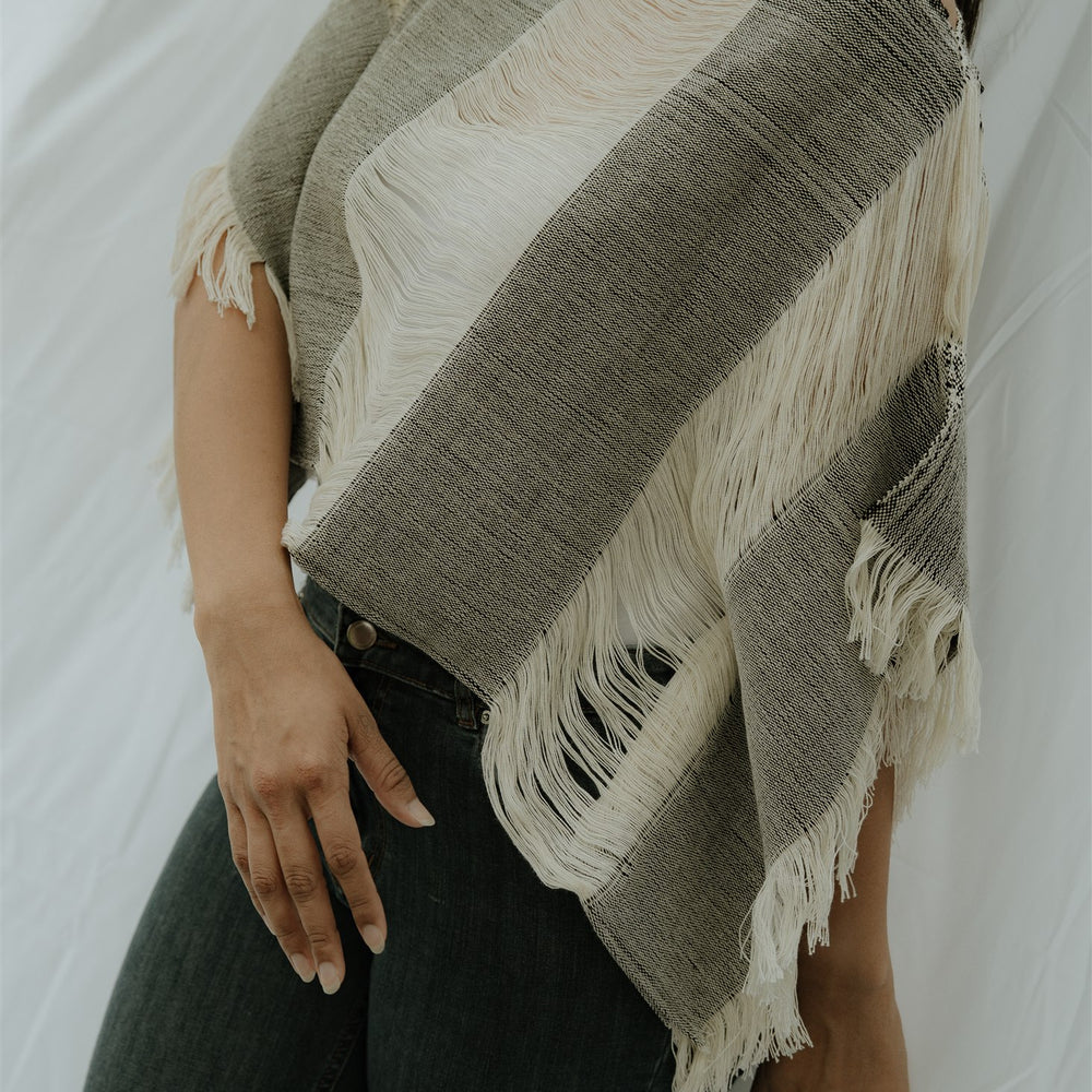 
                  
                    Blusa Calada
                  
                