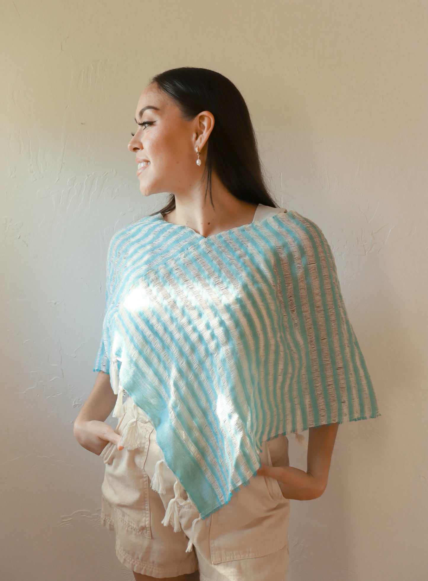 
                  
                    Lightweight V-Neck Mañanera | Made in El Salvador by Artesan
                  
                