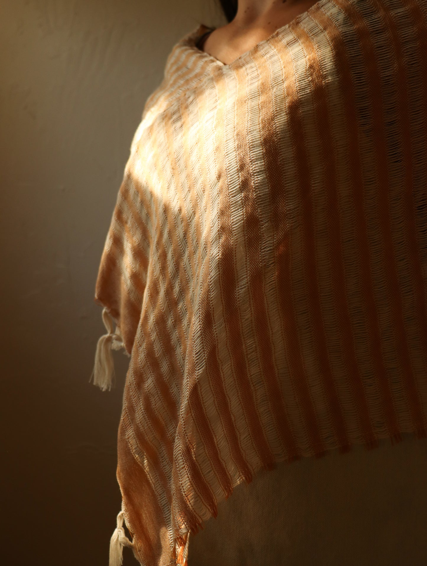 
                  
                    Lightweight V-Neck Mañanera | Made in El Salvador by Artesan
                  
                