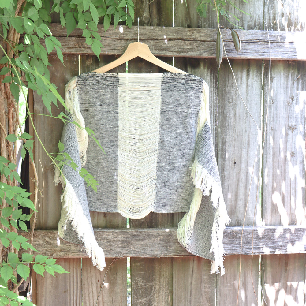 
                  
                    Blusa Calada
                  
                