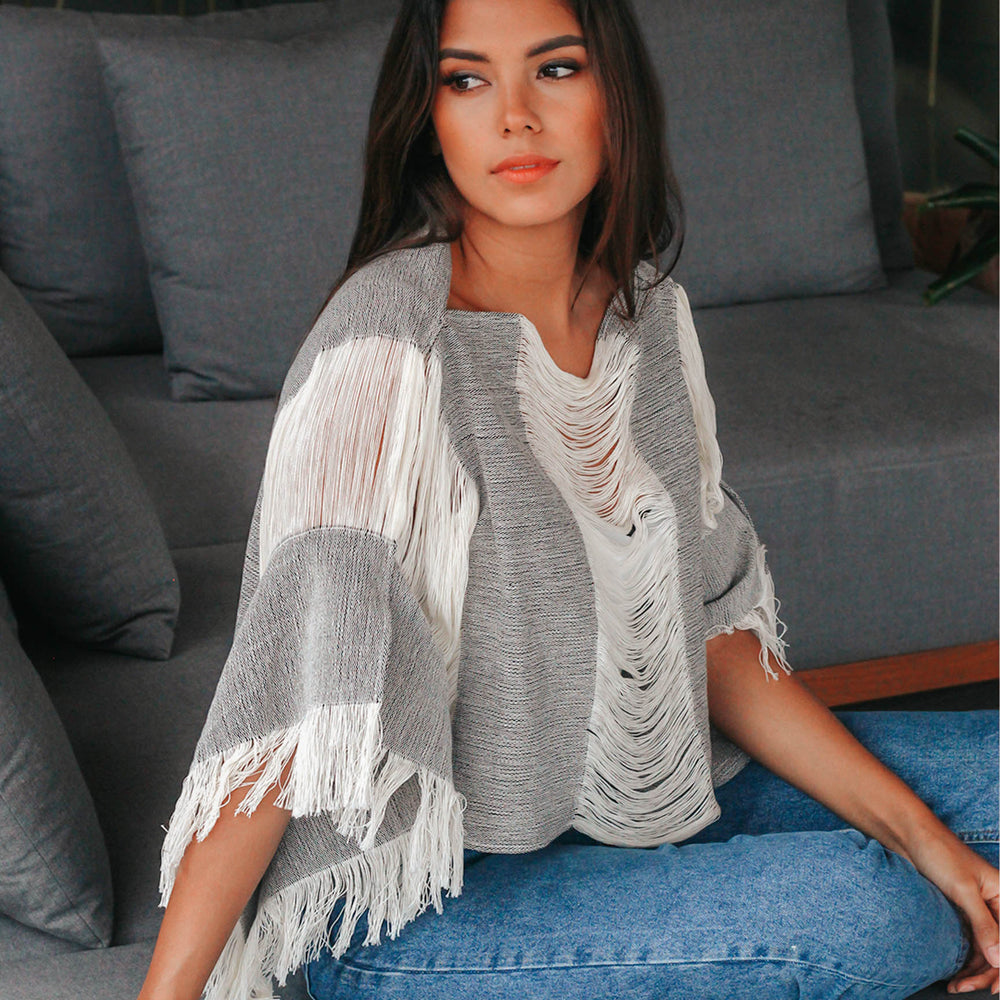 
                  
                    Blusa Calada
                  
                