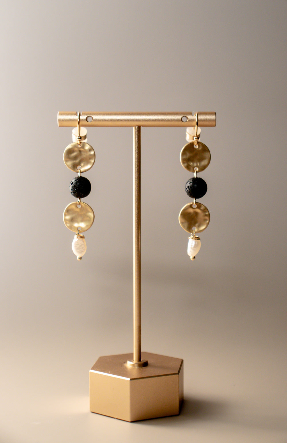 Volcan Lava Pearl Linear Earrings