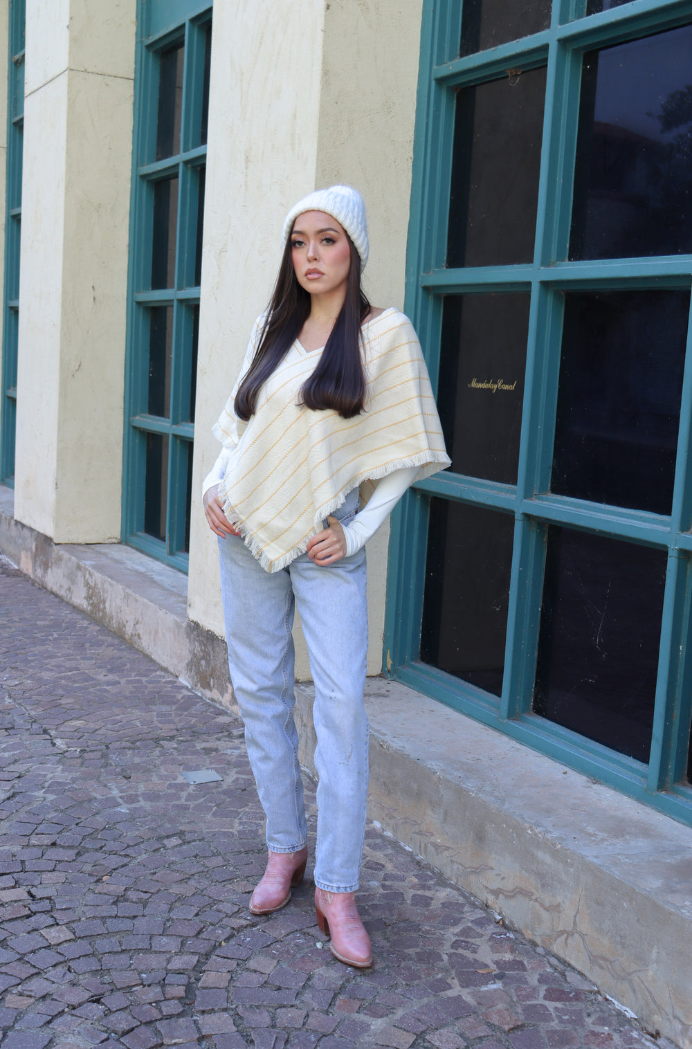 Cream and yellow V Neck Mañanera