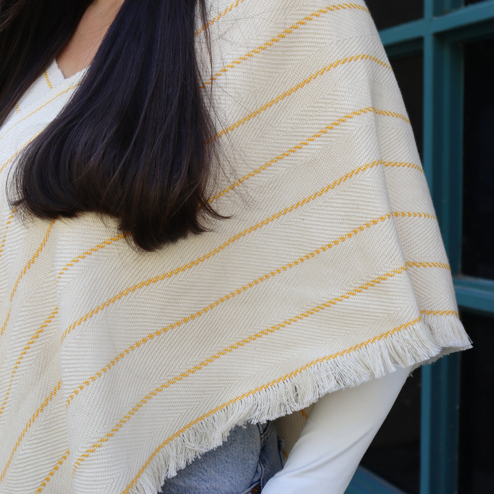 
                  
                    Cream and yellow V Neck Mañanera
                  
                