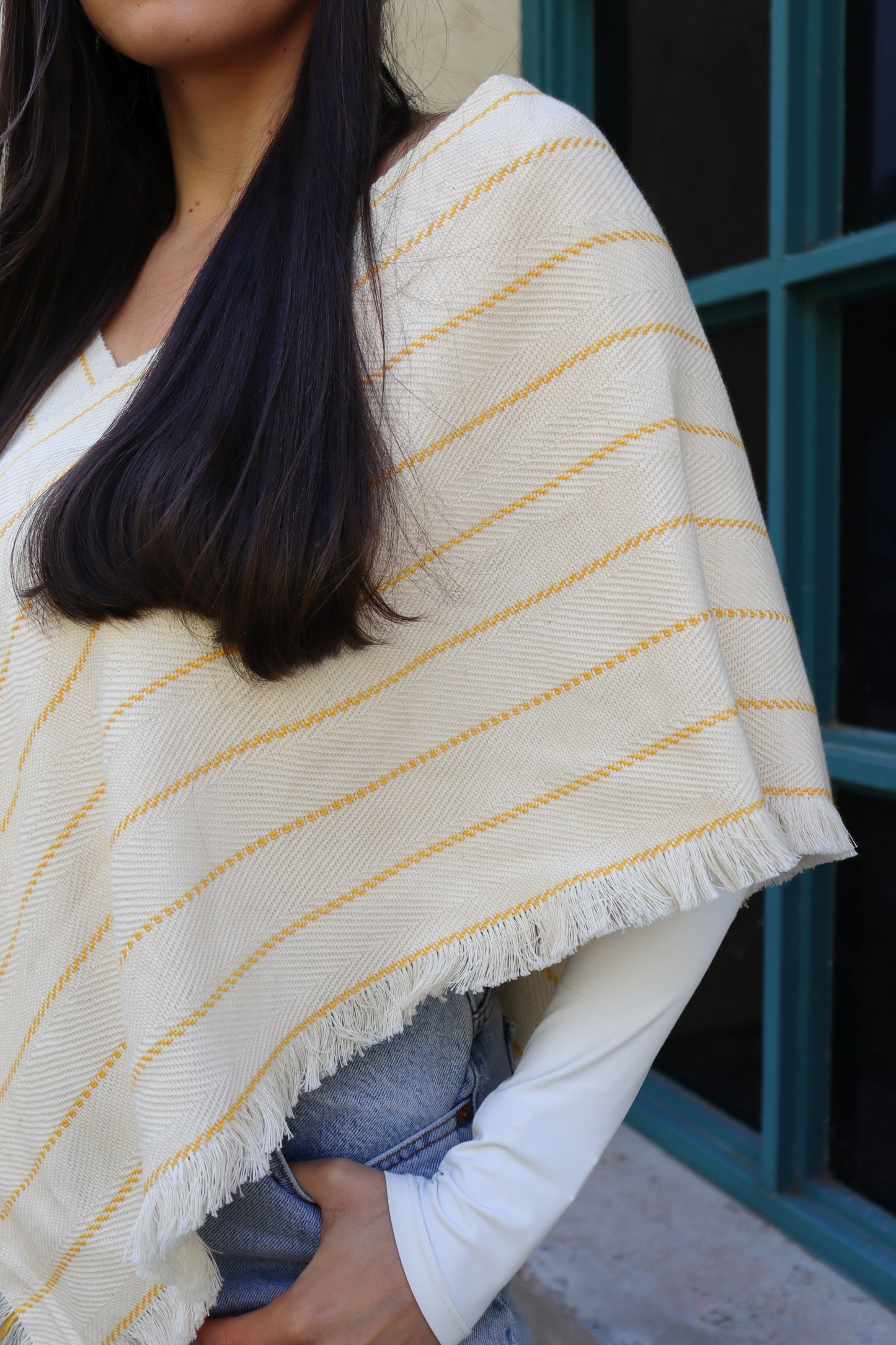 
                  
                    Cream and yellow V Neck Mañanera
                  
                